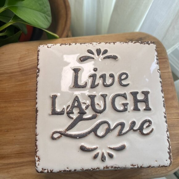 ✨ Live Laugh Love White Ceramic Trinket Box ✨ - Picture 3 of 8